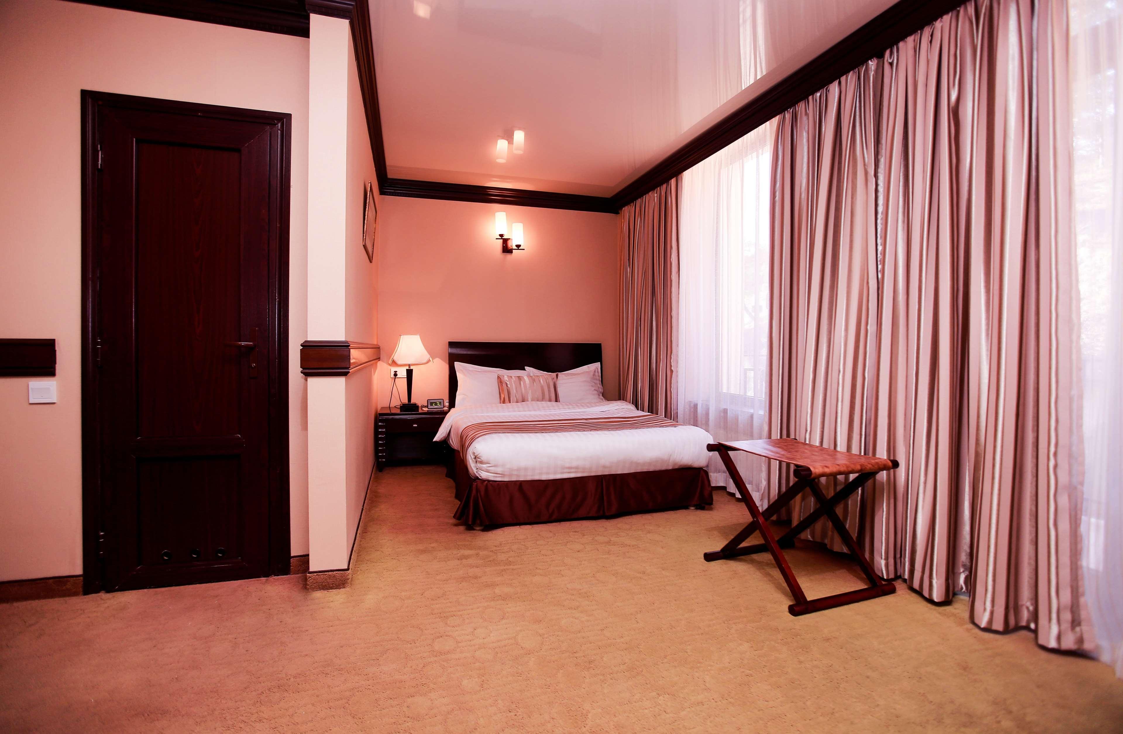 Best Western Plus Paradise Hotel דיליג'אן חדר תמונה